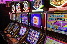 Antarmuka platform gws88 menampilkan meja dealer langsung dan permainan slot